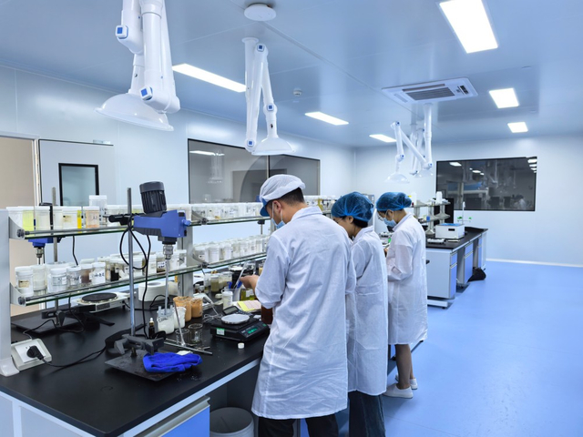 面部精华和身体护理配方的护肤品研发实验室